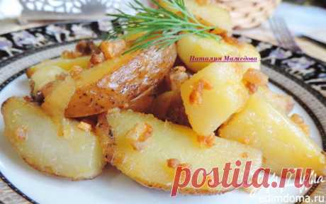 Картошка по-крестьянски |сало 	150 г
чеснок 	2 зубчика
соль 	по вкусу
картофель вареный в мундире 	6 шт.