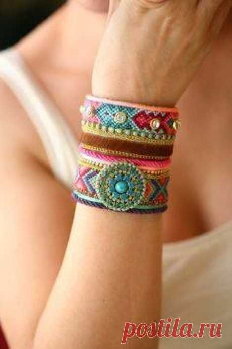 Плетем яркие фенечки. Схемы.