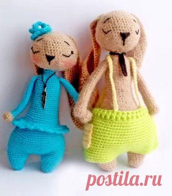 Мягкая игрушка Зайки сплюши Набор из двух мягких игрушек, рост игрушек около 18 см. Ручная работа от русского дизайнера. Доставка по России и СНГ. Купить онлайн на Mellroot.com или заказать по телефону 8 (495) 409-89-75.