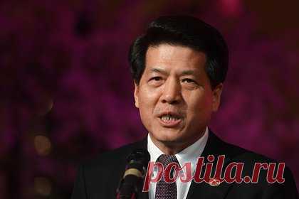 Спецпредставитель Китая обсудит кризис на Украине с ЕС. Спецпредставитель Китая по делам Евразии приедет в Брюссель, где посетит штаб-квартиру Евросоюза и обсудит кризис на Украине. Визит анонсировал официальный представитель Министерства иностранных дел КНР Ван Вэньбинь. Дипломат отметил, что Ли Хуэй посетит Брюссель по приглашению ЕС.