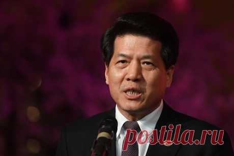 Спецпредставитель Китая обсудит кризис на Украине с ЕС. Спецпредставитель Китая по делам Евразии приедет в Брюссель, где посетит штаб-квартиру Евросоюза и обсудит кризис на Украине. Визит анонсировал официальный представитель Министерства иностранных дел КНР Ван Вэньбинь. Дипломат отметил, что Ли Хуэй посетит Брюссель по приглашению ЕС.