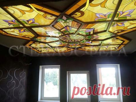 1-58 Витражный потолок в деревянной раме «Золотые узоры»