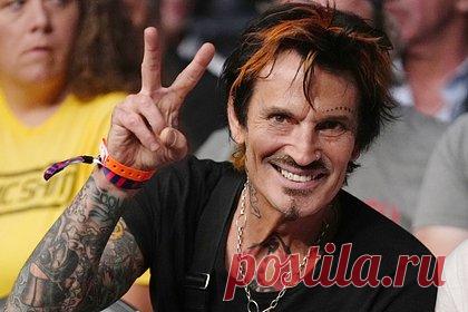 Бывший муж Памелы Андерсон избавился от особняка в Лос-Анджелесе. Барабанщик и основатель глэм-метал-группы Mötley Crüe Томми Ли, который также является бывшем мужем американской актрисы Памелы Андерсон, избавился от своего особняка в Лос-Анджелесе. Об этом сообщает Mansion Global. Особняк находится в городе Калабасас. Музыкант получил от продажи 3,65 миллиона долларов.