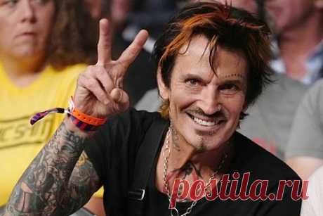 Бывший муж Памелы Андерсон избавился от особняка в Лос-Анджелесе. Барабанщик и основатель глэм-метал-группы Mötley Crüe Томми Ли, который также является бывшем мужем американской актрисы Памелы Андерсон, избавился от своего особняка в Лос-Анджелесе. Об этом сообщает Mansion Global. Особняк находится в городе Калабасас. Музыкант получил от продажи 3,65 миллиона долларов.