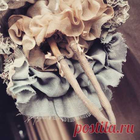 Ножки.. чулочки... облако юбок.. как я это всё люблю.. простите за многочисленный спам этих прекрасных ног)))) но я прямо в восторге от того, что получилось! Не скромно, знаю.. но как уж есть ))😍😘😙😚💋❤👢👑🎀🍒
#кукласчастье  #кукла #куклы  #купить #купитькуклу  #вподарок  #девушка #девочка #маме  #винтаж  #авторскиеработы  #авторскаявыкройка  #авторскаякукла  #куклаизткани  #куклатекстильная #текстильнаякукла #интерьернаякукла #дизайн #кукладлядуши #неигрушка #подарок