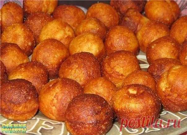 Пончики творожные за 10 минут! Это настоящая вкуснятина для любого ребенка. А также, с восторгом едят и взрослые! К чаепитию подходят отлично! Очень вкусно!

Ингредиенты:
Яйцо 1 шт.
Сахар 5 ч.л. (50 гр.)
Творог жирный 250 гр.
Мука пшеничная 5 ст.л. (150 гр.)
Разрыхлитель 1 ч.л. с верхом
Молотая корица 1 ч.л.
Сахарная пудра для подачи
Масло для фритюра

Приготовление:

1. Творог протереть через металлическое сито, чтобы не было комочков. Муку с разрыхлителем просейте в миск...