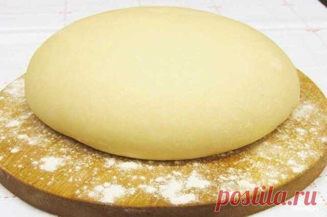 РЕЦЕПТЫ САМОГО ВКУСНОГО ТЕСТА

1. Кефирное тесто с сыром

Ингредиенты:

- 1 чашка кефира
- 1 чашка тертого сыра
- 0,5 чайной ложки соли
- 2/3 чайной ложки соды
- 1 чайная ложка сахара
- 2 стакана муки

Если Вы натрете сыр на крупной терке, то получатся отличные лепешки и сосиски в тесте, а если на мелкой — получится хорошее тесто для другой мелкой выпечки, например рогаликов и т.д.

2. Пресное тесто на сметане

Ингредиенты:

- 1 стакан сметаны
- 2 стакана муки
- 2 столовые...