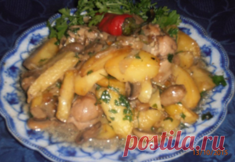Жаркое из картофеля, курицы и грибов. Сытно, вкусно, ароматно…