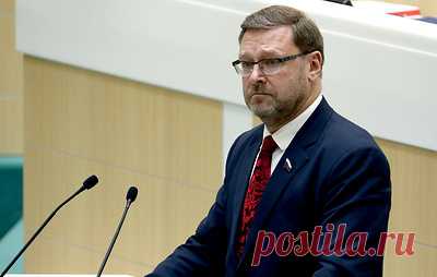 Косачев назвал дипломатическим моветоном возможные санкции США против официальных лиц РФ. Как заявил вице-спикер Совета Федерации, санкции "окончательно стали налогом на суверенитет"