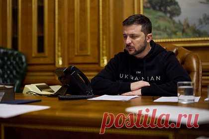Зеленский сделал заявление о третьей мировой войне. Президент Украины Владимир Зеленский пообещал, что третьей мировой войны не будет. Такое заявление он сделал во время видеообращения к участникам церемонии вручения голливудской премии «Золотой глобус». Отмечается, что президента представил актер и режиссер Шон Пенн, который в ноябре посетил Киев.