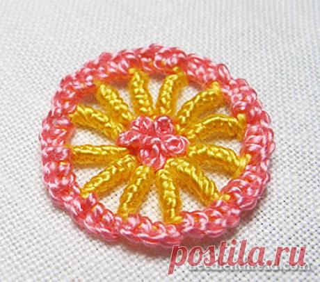 Вышивка
Пошаговая фотоинструкция, как это делается с чистого полотна. Три типа стежков.