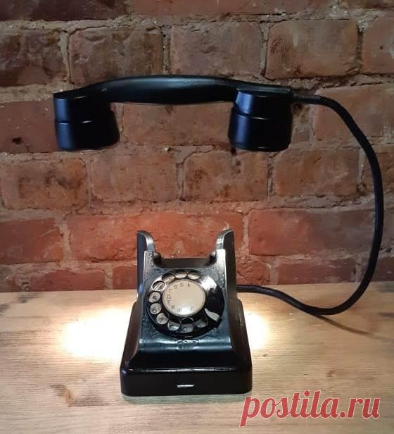 Телефонный аппарат "Лаврентия Берии" с секретом.  СССР. 50 годы. 20 века. При наборе номера свет мерцает. Свет горит постоянно если угадать комбинацию набора номера. Телефон  сюрприз для шоу. 
Размер : 140 х 180 х 125 мм.  Размер трубки : 250 мм. Диаметр  : 60 мм. 

 Цена : 14 000 руб.  
 
 Купить сейчас : 
 
#ТелефонныйаппаратБерии #аппаратссекретом #СССР #50годы #20век