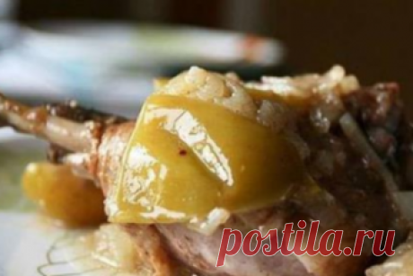 Невероятно вкусная утка, тушеная кусочками и с яблоком
