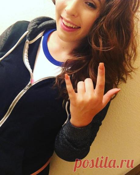 Новая звезда Инстаграм: девушка-контрабас покорила 600000 подписчиков