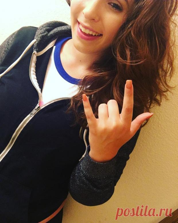 Новая звезда Инстаграм: девушка-контрабас покорила 600000 подписчиков