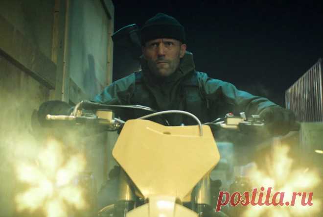Стейтем вместо «Железного Арни». Стоит ли смотреть «Неудержимых-4». В прокат выходят «Неудержимые 4» — новая часть франшизы про отставных героев боевиков, в которую Сильвестр Сталлоне не взял Арнольда Шварценеггера, зато позвал Меган Фокс и оставил Джейсона Стейтема.