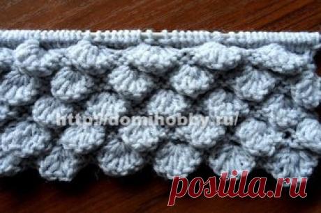 Узор спицами &quot;чешуйки&quot; спицами.

Узор спицами «чешуйки» образует красивое пышное полотно с рельефными шишечками похожими на чешуйки рыбы. Этот узор отлично подходит для вязания теплых вещей – кофт, жакетов, шапок, также его можно использовать в качестве отдели для обвязывания края изделия и манжет.

Описание вязания узора «чешуйки»:
Показать полностью…