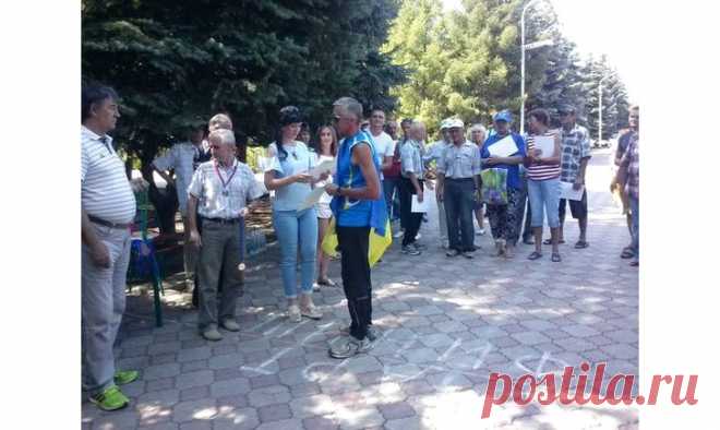 ФОТО.«С награждения в подвал»: в «ЛНР» спортсмен пришел на церемонию с флагом Украины - Информационное агентство «Вчасно»