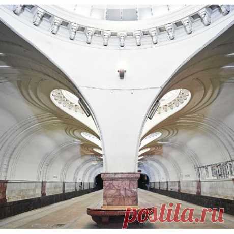 Канадский фотограф создал невероятную серию снимков московского метро