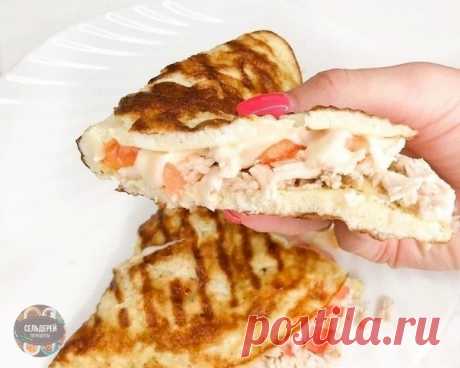 Вкусный омлет с начинкой за 10 минут - отличный вариант на завтрак!
на 100грамм - 131.17 ккалБ/Ж/У - 13.67/7.45/1.62