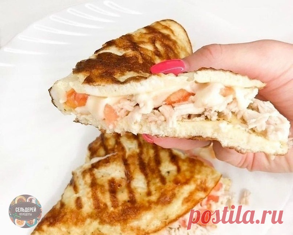 Вкусный омлет с начинкой за 10 минут - отличный вариант на завтрак!
на 100грамм - 131.17 ккалБ/Ж/У - 13.67/7.45/1.62