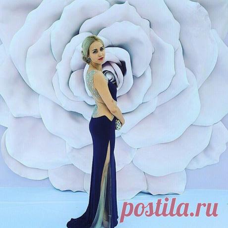 Прекрасные гости возле нашей фотозоны. 
Декор @nebodecor