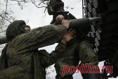 Российские войска отбили атаку ВСУ в Херсонской области. Российские войска отразили атаку Вооруженных сил Украины в Херсонской области. Об этом в среду, 9 ноября, журналистам сообщили в Минобороны России. Там уточнили, что попытки атак были сосредоточены в районах населенных пунктов Качкаровка, Пятихатки и Садок, находящихся в Херсонской области.