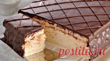 Торт Птичье молоко

ИНГРЕДИЕНТЫ
сахар ванильный – 1 ч.л.
сахар – 1 ст.
масло для смазывания
мука – 1 ст.
яйцо – 4 шт.
Для глазури:
шоколад темный (60% какао) – 150-200 г
масло сливочное – 50 г
Для крема:
масло сливочное – 300 г
картофельный крахмал – 1 ст.л.
сахар ванильный – 3 ч.л.
сахар – 2 ст.
желатин в гранулах – 40 г
яйцо – 10 шт.
молоко – 1 ст.

ПОШАГОВЫЙ РЕЦЕПТ ПРИГОТОВЛЕНИЯ
Шаг 1
Для теста яйца взбейте с сахаром и ванильным сахаром добела, добавьте просеянную муку ...