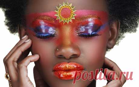 СЛОНА НА СКАКУ ОСТАНОВИТ | Чёрт побери Мда, а у меня друг после работы в Мозамбике ( геофизик) привез себе жену из племени Зулу. В Питер. Мариной зовем, имя данное при рождении - трудно выговорить. Вместе жили и работали парочка 3 года, до женитьбы.  Марина знает португальский, английский и русский, кроме местных диалектов. Русский - смесь военно морского/армейского с геологическим акцентом, очень специфический, но понятный)) Таксисты , когда она едет и комментирует дорожн...