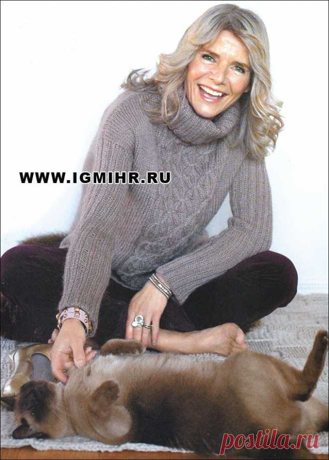 Серый свитер с рельефным узором, от финских дизайнеров. Спицы.