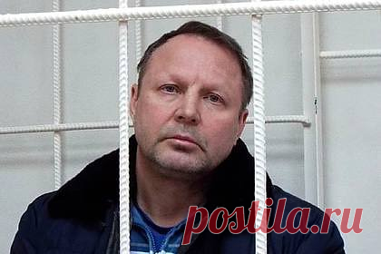 Против осужденного вора в законе Пичуги возбудили еще одно дело за статус. В отношении осужденного на пожизненный срок вора в законе Юрия Пичугина, более известного в криминальных кругах как Пичуга, возбудили новое дело за преступный статус. Дело возбуждено по статье 210.1 («Занятие высшего положения в преступной иерархии») УК РФ. Теперь ему грозит еще 15 лет колонии.