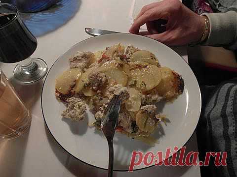 2 быстрых блюда из одних и тех же продуктов - запеканка и заморозка из фарша и картофеля | 4vkusa.ru