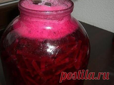 Очищающий Свекольный квас.
Свекольный квас – это целительный бальзам!
Он чистит организм от шлаков. Почки освобождаются от камней, кишечник от гнилостных брожений, сосуды от закупорок, а печень от всего ненужного.
И зачем покупать дорогие лекарства, если есть такой недорогой способ очищения организма?!
Существует два основных способа приготовления свекольного кваса: бездрожжевой и дрожжевой.
Бездрожжевой способ, очевидно, является более древним, но вместе с тем и более дол...