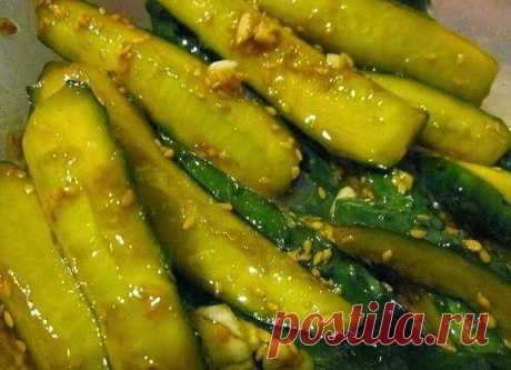 Огурцы с кунжутом