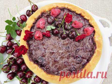 Gâteau au chocolat et les cerises délicieuses!
Pie with chocolate and cherries is very tasty!
Torta con cioccolato e ciliegie deliziose!
Пирог , ватрушка с шоколадом и черешней очень вкусно!