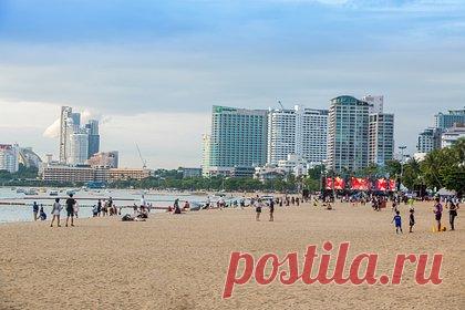 Россияне с молотком и кастетом устроили драку на пляже в Таиланде. Двое россиян устроили драку на одном из пляжей тайской Паттайи из-за того, что один из них оскорбил девушку другого. Обоим туристам были предъявлены обвинения по статье «Причинение телесных повреждений». Им может грозить тюремное заключение на срок до двух лет и штраф в размере около семи тысяч рублей.