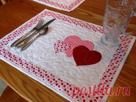 Seasonal Placemats on Etsy, $5.00 PDF Pattern! Perfect for Valentine's Day! | TRILHOS