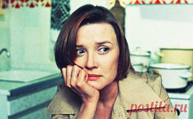 — У вас взгляд незамужней женщины. — А что, незамужние женщины смотрят как-то по-особенному? — Конечно. Они смотрят оценивающе. Так смотрят милиционеры, руководящие работники и незамужние женщины.