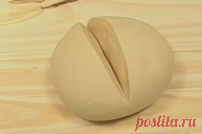 Свекровь научила замешивать чудо-тесто для вареников и пельменей. Тесто не липнет к рукам, а пельмени — к столу