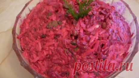 Свекольный салат с сыром и яйцом