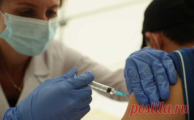 В СПЧ предложили обязательную вакцинацию трудовых мигрантов. В Совете по правам человека при президенте (СПЧ) предложили рассмотреть вопрос об обязательной вакцинации трудовых мигрантов, приезжающих в Россию.