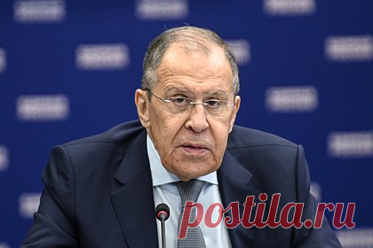 Лавров получил в подарок из Италии уникальное издание Данте. Министр иностранных дел России Сергей Лавров получил в подарок из Италии редкое издание «Божественной комедии» Данте Алигьери. Об этом сообщил глава представительства внешнеполитического ведомства Южной Осетии в Италии Мауро Мурджа. Книги изготовлены из хлопковой бумаги, а иллюстрации сделаны вручную.