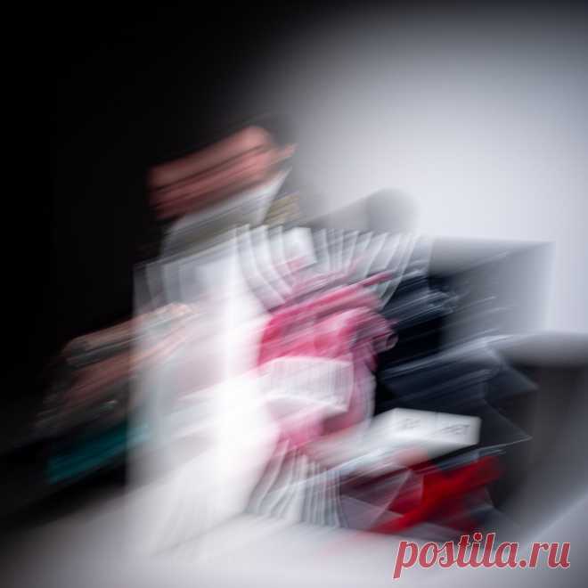 Antonio #lebedef  Это фотография максимально точно передает то что произошло и происходит сейчас в той трансформации каждого дня, каждого мгновения жизни. И хочется только благодарить … !
За каждым поворотом вас будет ждать загадка а хорошая или не очень решать вам .