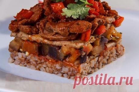 : Милфей с гречкой, овощами и мясом.