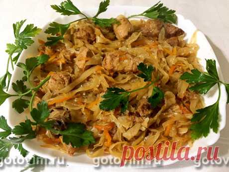 Квашеная капуста с мясом. Рецепт с фото После долгой зимы у запасливых хозяек остается квашеная капуста, и ее можно потушить с любым мясом. Капуста станет отличным дополнением к любимому гарниру. Тушеная капуста будет аппетитно выглядеть на столе в будний день. Если ее приготовить заранее, то и в холодном виде капуста с мясом будет отличной закуской. Рецепт тушеной капусты со свининой простой, так что с ним справится даже неопытный кулинар.
 

