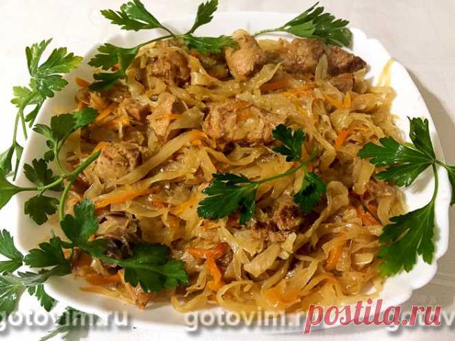 Квашеная капуста с мясом. Рецепт с фото После долгой зимы у запасливых хозяек остается квашеная капуста, и ее можно потушить с любым мясом. Капуста станет отличным дополнением к любимому гарниру. Тушеная капуста будет аппетитно выглядеть на столе в будний день. Если ее приготовить заранее, то и в холодном виде капуста с мясом будет отличной закуской. Рецепт тушеной капусты со свининой простой, так что с ним справится даже неопытный кулинар.
 

