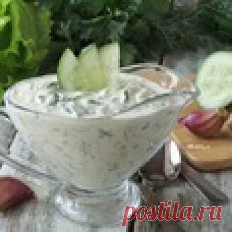 Сливочно-огуречный соус с чесноком - кулинарный рецепт