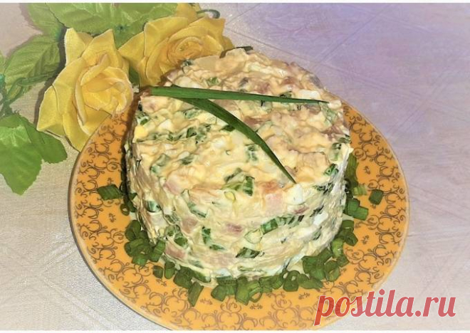 (4) Cалат с сельдью, картофелем и яйцами - пошаговый рецепт с фото. Автор рецепта Наталья Василенко ✈ . - Cookpad Салат с сельдью и картофелем:
- 1 филе сельди;
- 3-4 картофелины;
- 1-2 маринованных огурца;
- 3 яйца;
- 100 г майонеза;
- 50 г сливочного масла.
Для заправки салата можно приготовить соус:
- 2 ст. л. майонеза + 1 ч. л. горчицы + 1 ст.л. яблочного уксуса + 1 пучок зелени укропа.
Пошаговый рецепт приготовления салата с сельдью:
