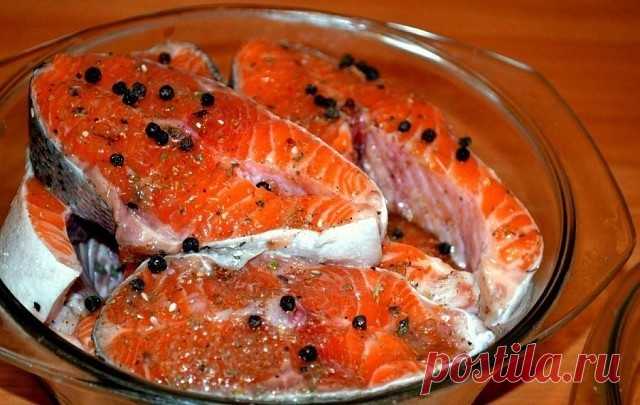 Солим рыбу вкусно! (разную рыбу)

Рыбу, приготовленную таким способом, можно кушать уже через 2 часа. Но еще вкусней она получится, если постоит немного в холодильнике и пропитается маслом. Вы берите рыбку на свой вкус.