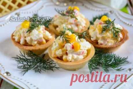 Тарталетки с крабовыми палочками, сыром и яйцом